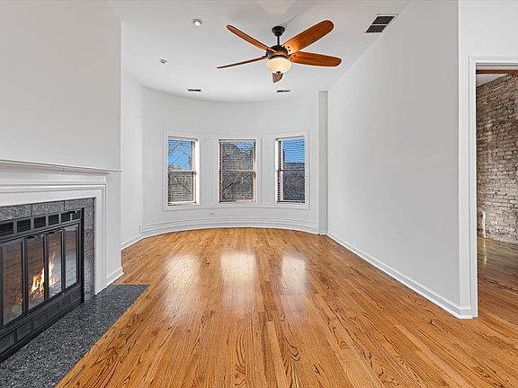 3rd image of 4059 N Sheridan Rd APT 3