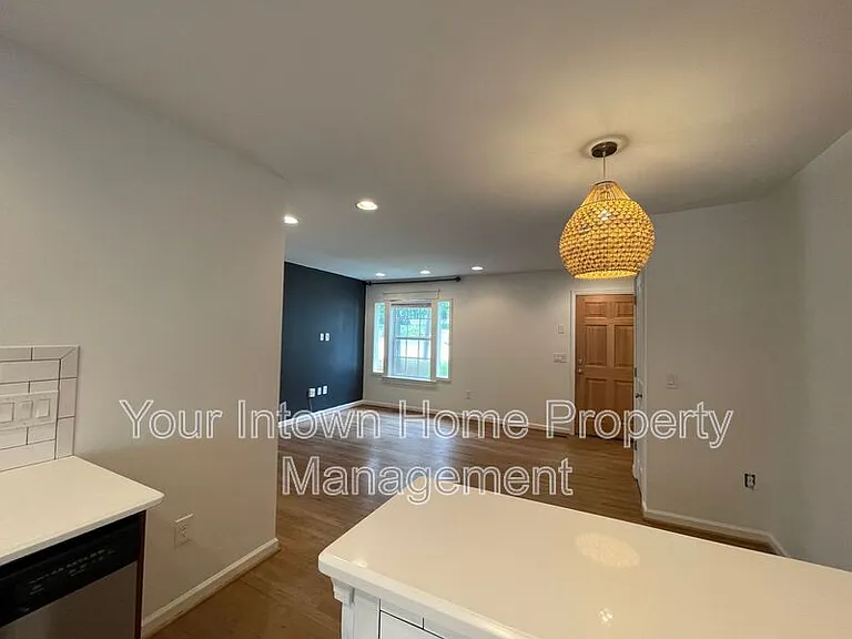 445 Gift Ave SE — Photo 7
