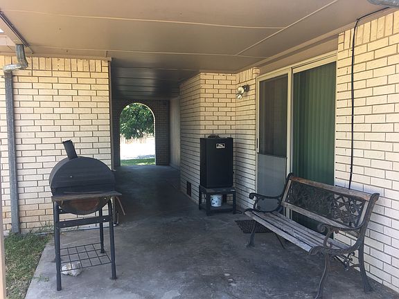 3rd image of 121 Bruce St