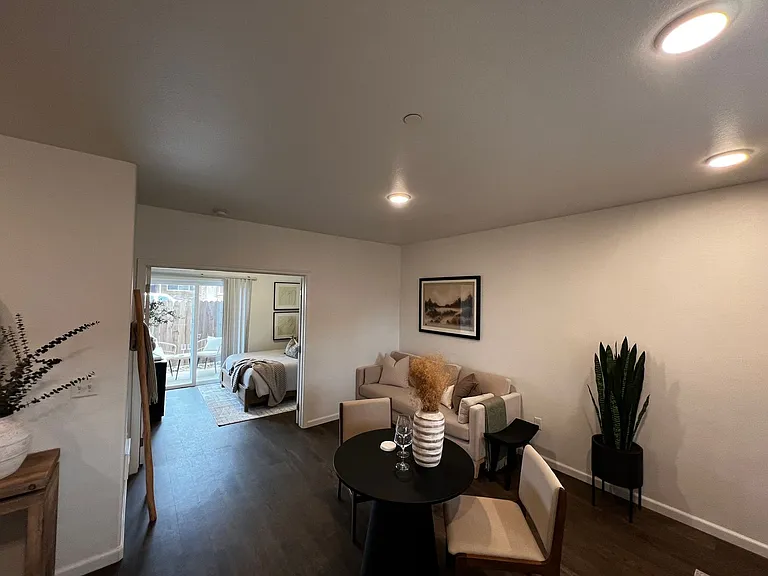 864 Pioneer St — Photo 23
