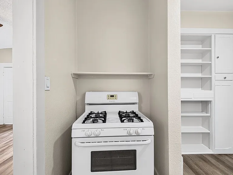 1074 Obispo Ave — Photo 16