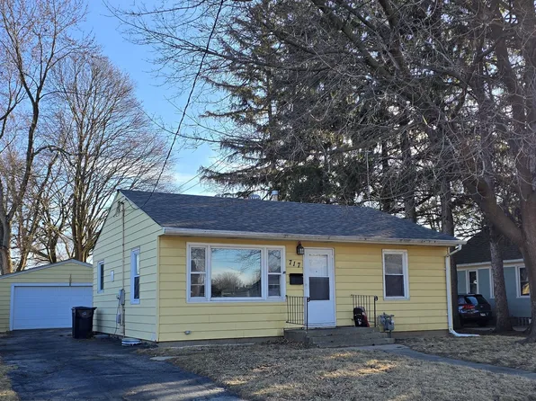 717 Bluff City Blvd, Elgin, IL 60120