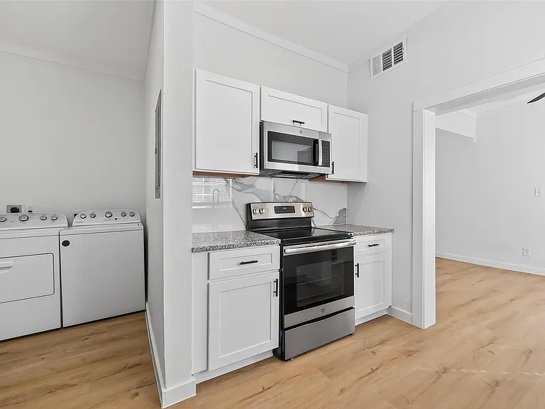 2202 Hutchins St #A — Photo 15