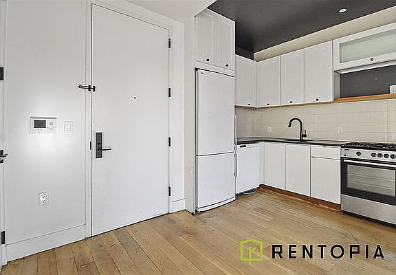 2nd image of 894 Bushwick Ave #4O