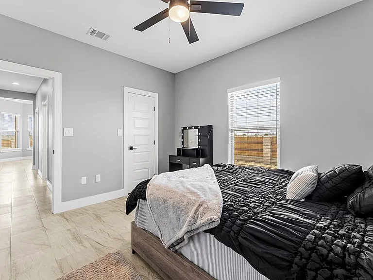 1001 Sparhawk Dr — Photo 14