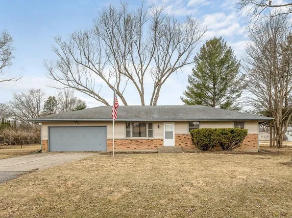 8420 Bobolink Dr, Machesney Park, IL 61115