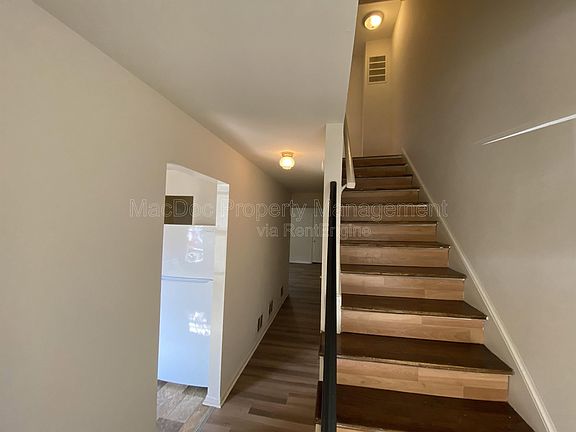 3rd image of 706 Olde Greenwich Cir