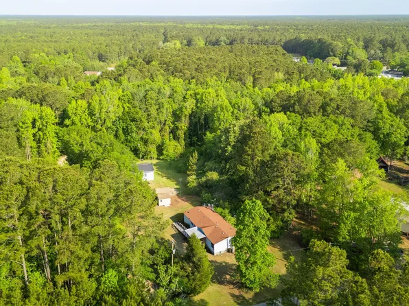 1046 Milcrest Dr, Awendaw, SC 29429