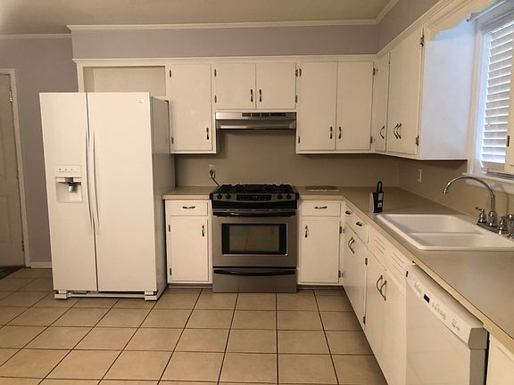 5th image of 2403 S Knoxville Ave