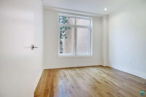 Rented by EXR | media 38