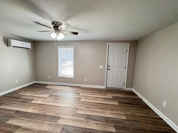 3rd image of 1619 Pine Lake Dr