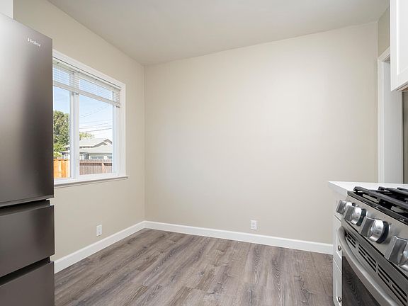 3rd image of 107 22nd Ave