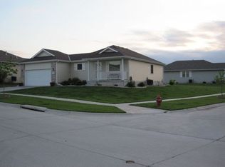 5419 Rockford Dr, Lincoln, NE 68521