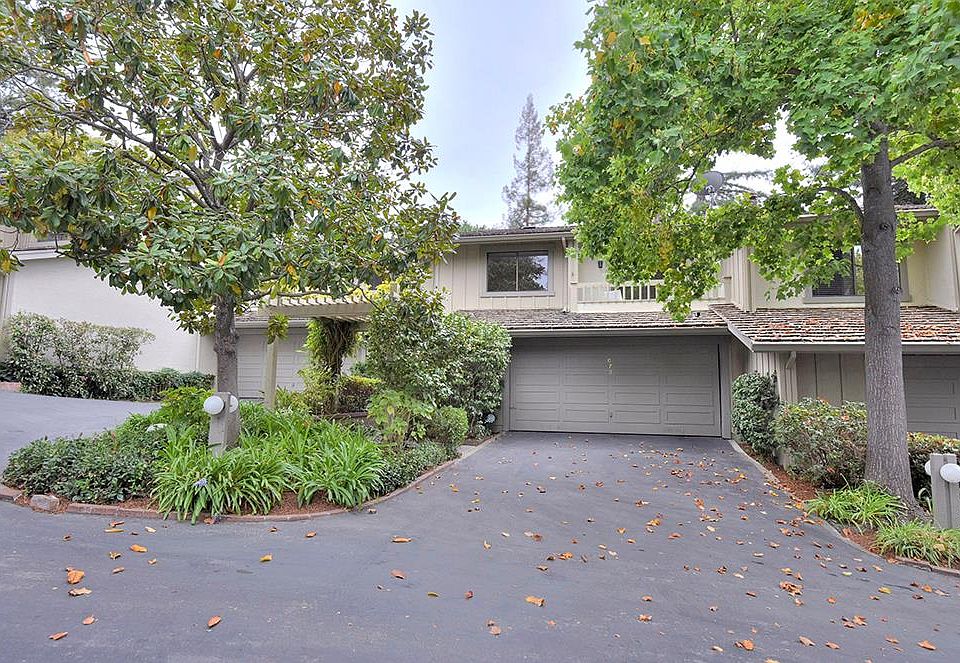 1st image of 672 Sand Hill Cir