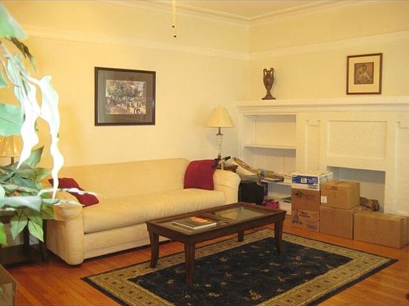 3rd image of 6531 N Greenview Ave #2