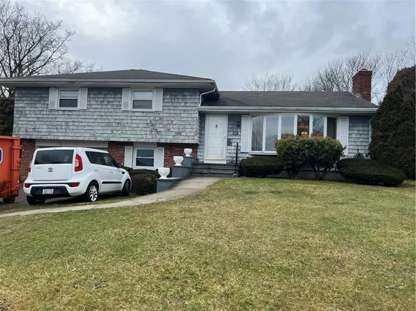 5 Terrace, Portsmouth, RI 02871