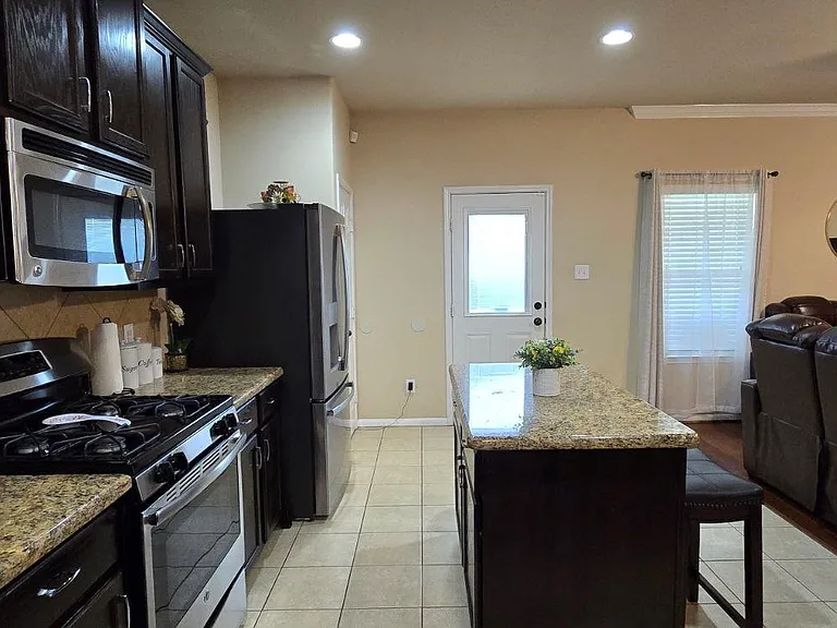10111 Bitternut Hickory Ln — Photo 8