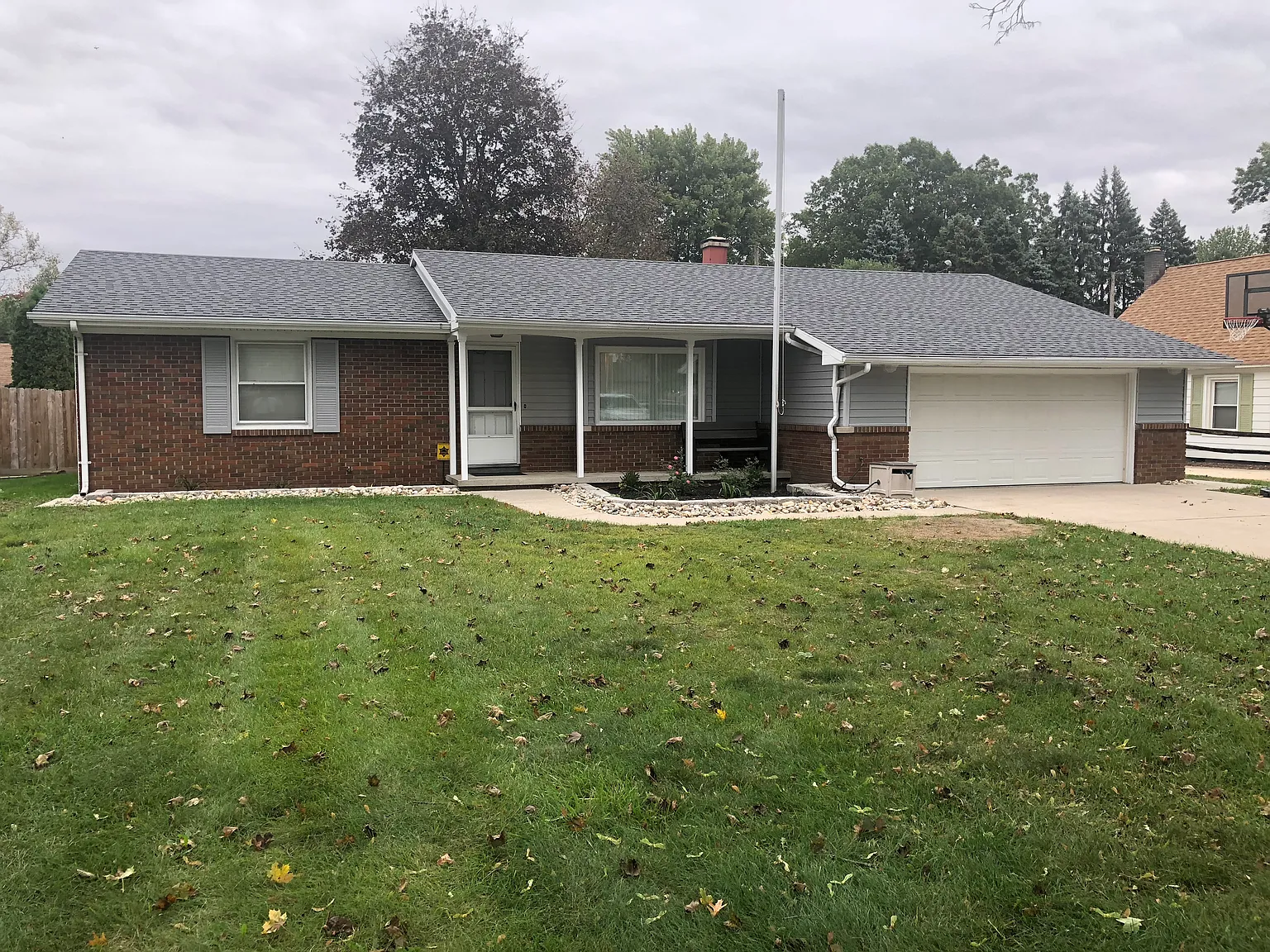 5866 Recamper Dr photo 1