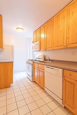 5th image of 30 E End Ave APT 6M
