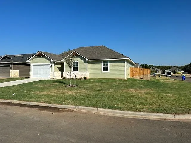 4 bed, 1574 sqft, $2,100 — Photo 2