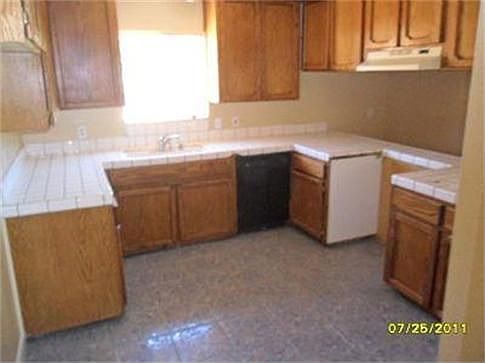4th image of 1986 Clover Ln