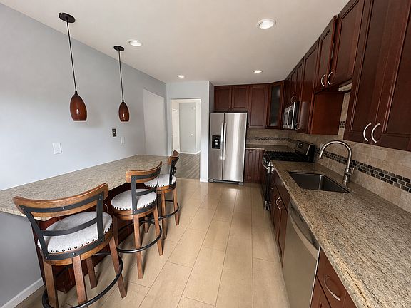 4th image of 1203 Bayley Ct