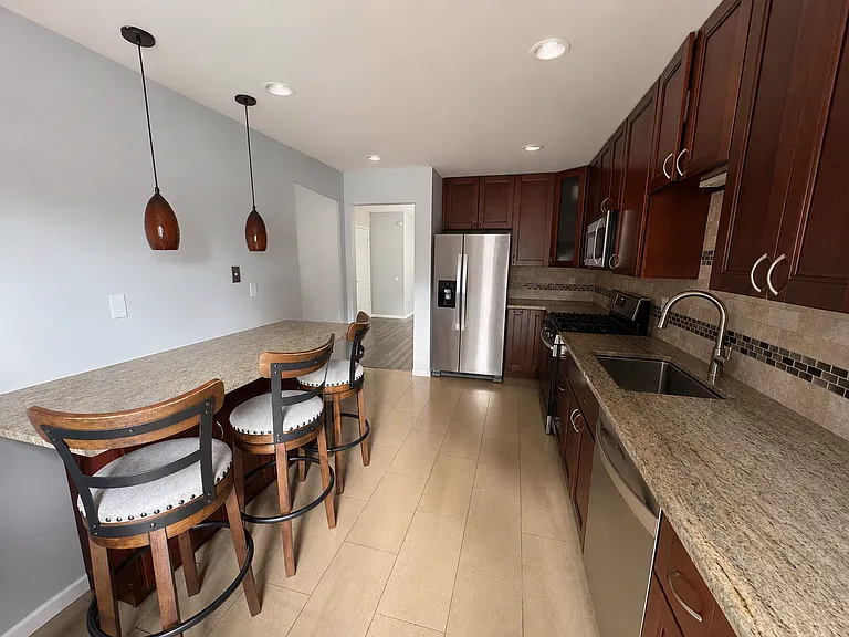 1203 Bayley Ct — Photo 4