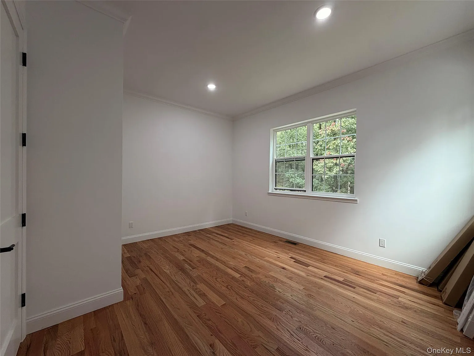 2 bed, 1.0 bath, 6854 sqft, $4,500 — Photo 2
