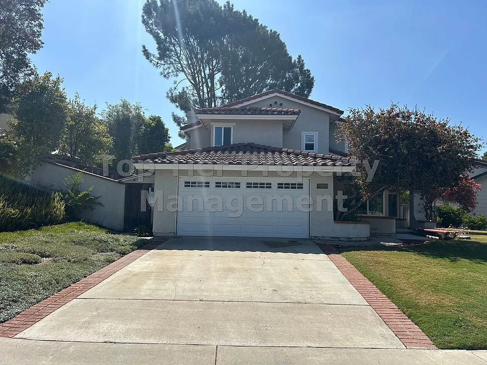 1322 Calle Christopher