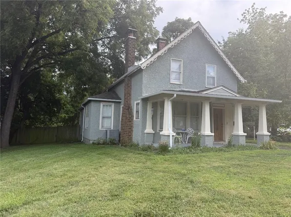 812 Cedar St, Pleasant Hill, MO 64080