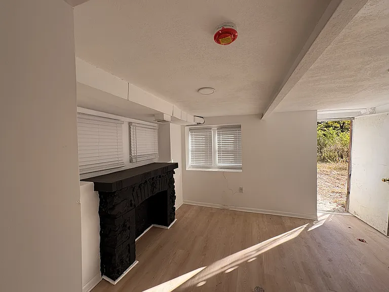 182 Novak St — Photo 9
