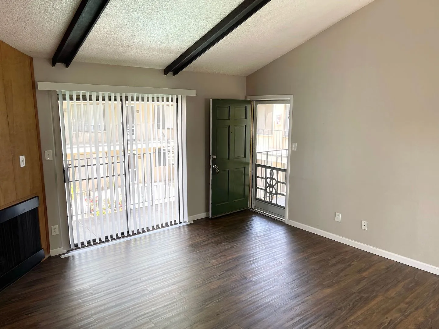 Villa Court Apartments — Photo 4