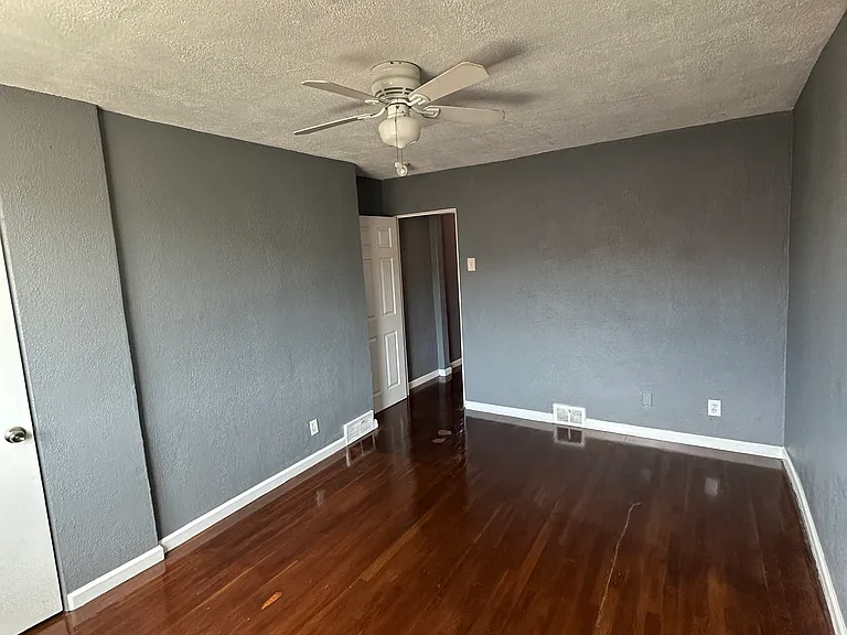 911-912 Main St #2 — Photo 11