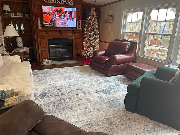 3rd image of 217 Bradley Point Dr