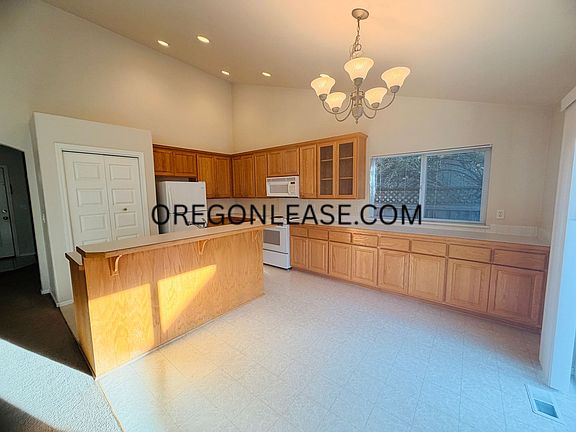 4th image of 3562 Korbel St