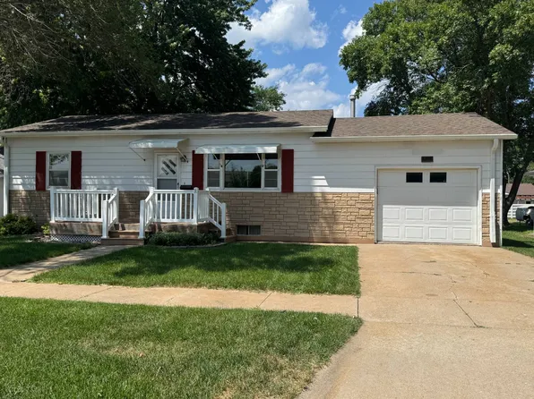 105 O St, Aurora, NE 68818