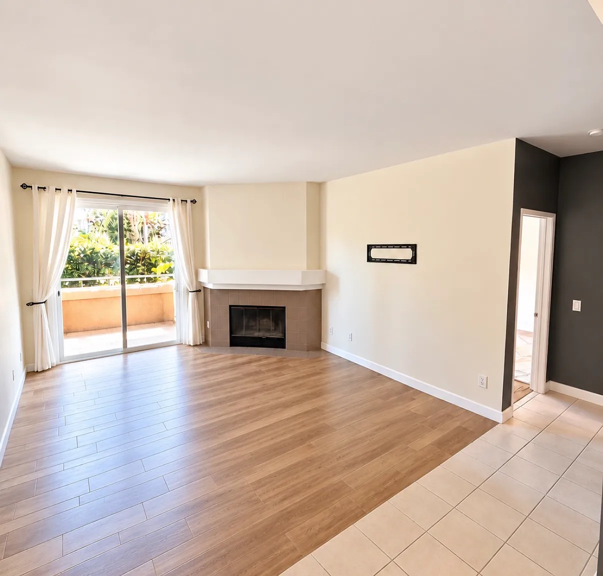 2 bed, 1025 sqft, $2,995 — Photo 2