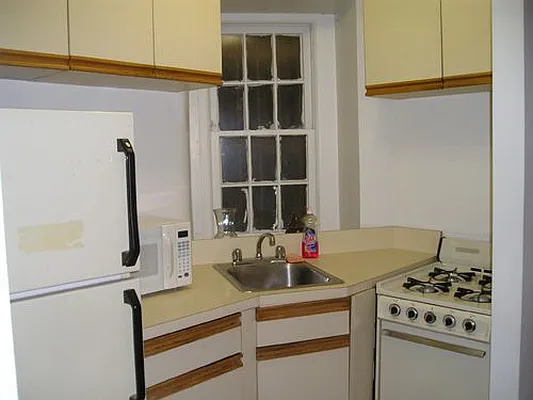 Rented by Eric Goodman Realty Corp | media 17