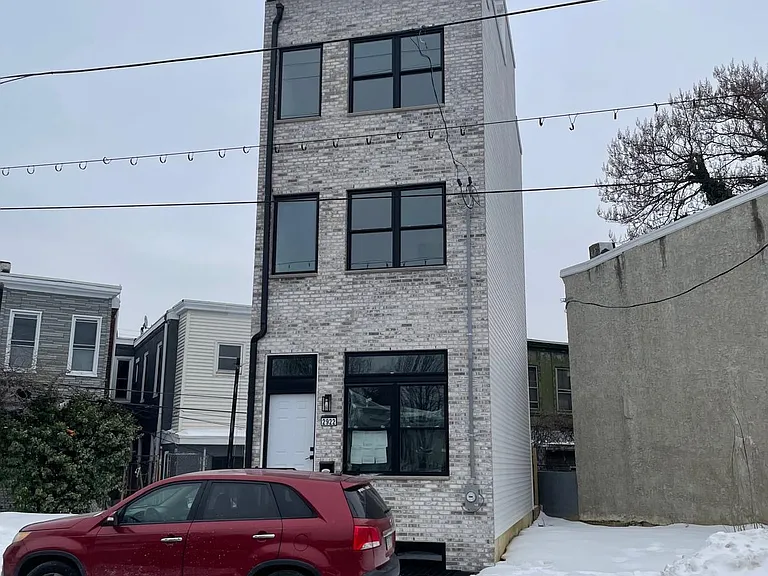 2922 W Glenwood Ave — Photo 2