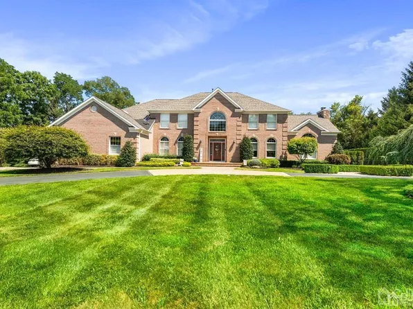 2 Old Cider Mill Rd, Manalapan, NJ 07726