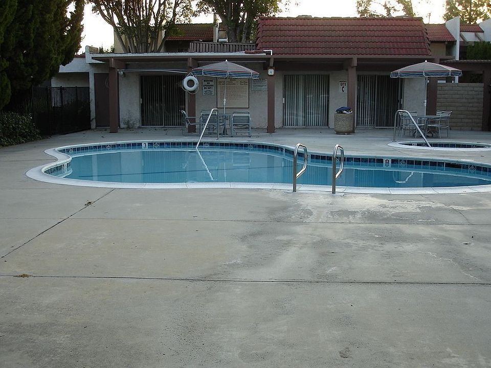 2nd image of 17574 Vandenberg Ln