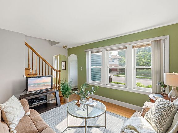 3rd image of 3905 Custer Ave