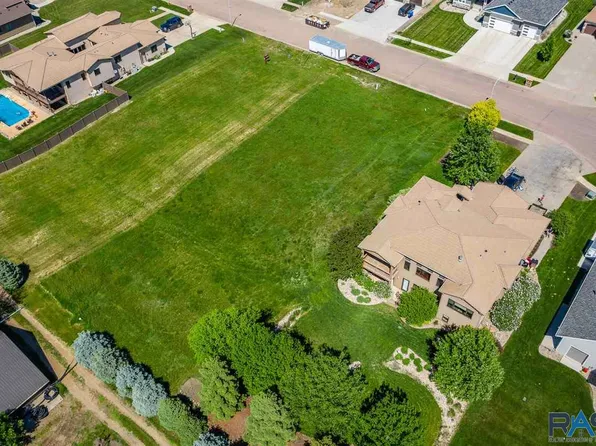7801 S Tuscan Club Cir, Sioux Falls, SD 57108