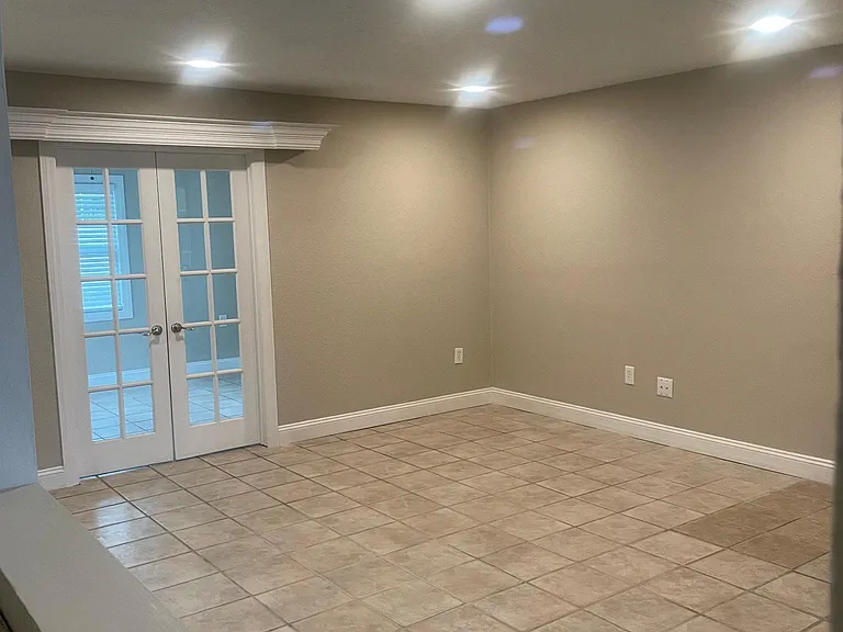 1496 Lakeside Dr — Photo 8