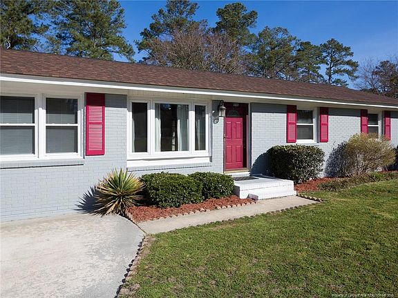 3rd image of 991 Hilton Dr