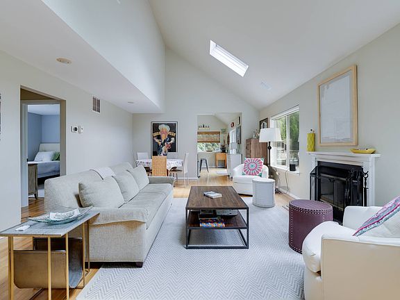 3rd image of 65 Manor Ln S