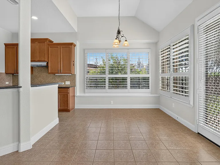 4635 Saginaw Ct — Photo 14