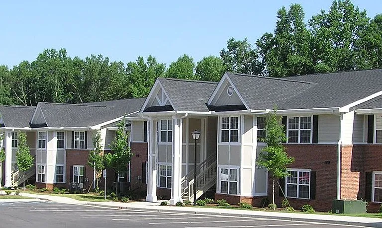 490 Wenwood Rd — Photo 2