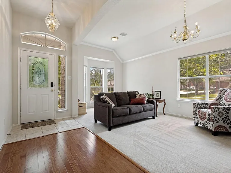 7901 Stonehaven Ln — Photo 5