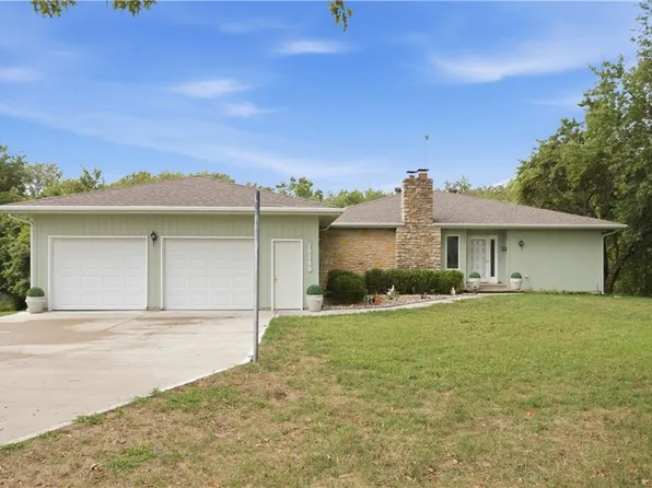 28140 Hospital Dr, Paola, KS 66071